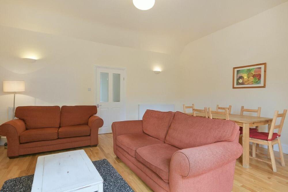 Decked Out Apartment Алнмут Екстериор снимка